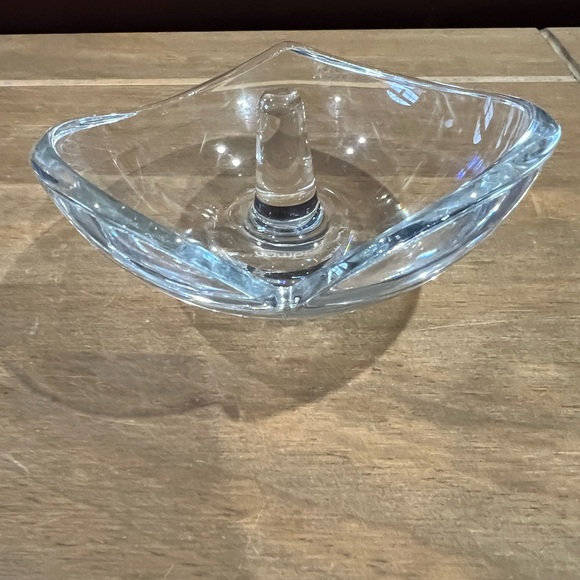 Nambe Heart shaped clear crystal ring holder. - Picture 3 of 5